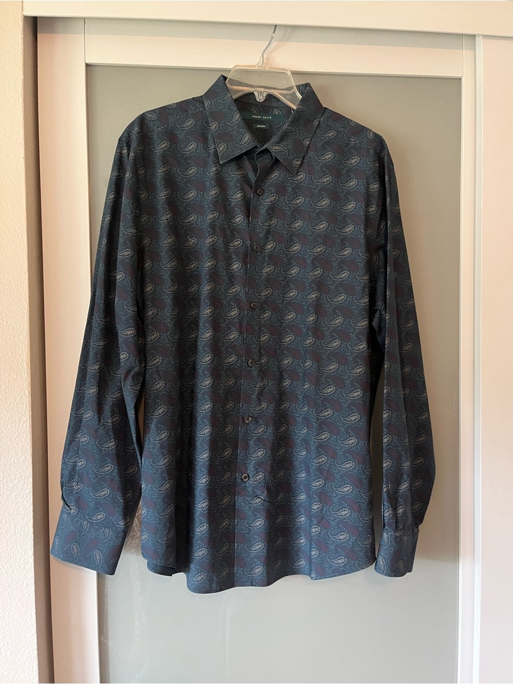 Perry Ellis  Dark Blue Paisley Long-Sleeve Button-Up Shirt 161